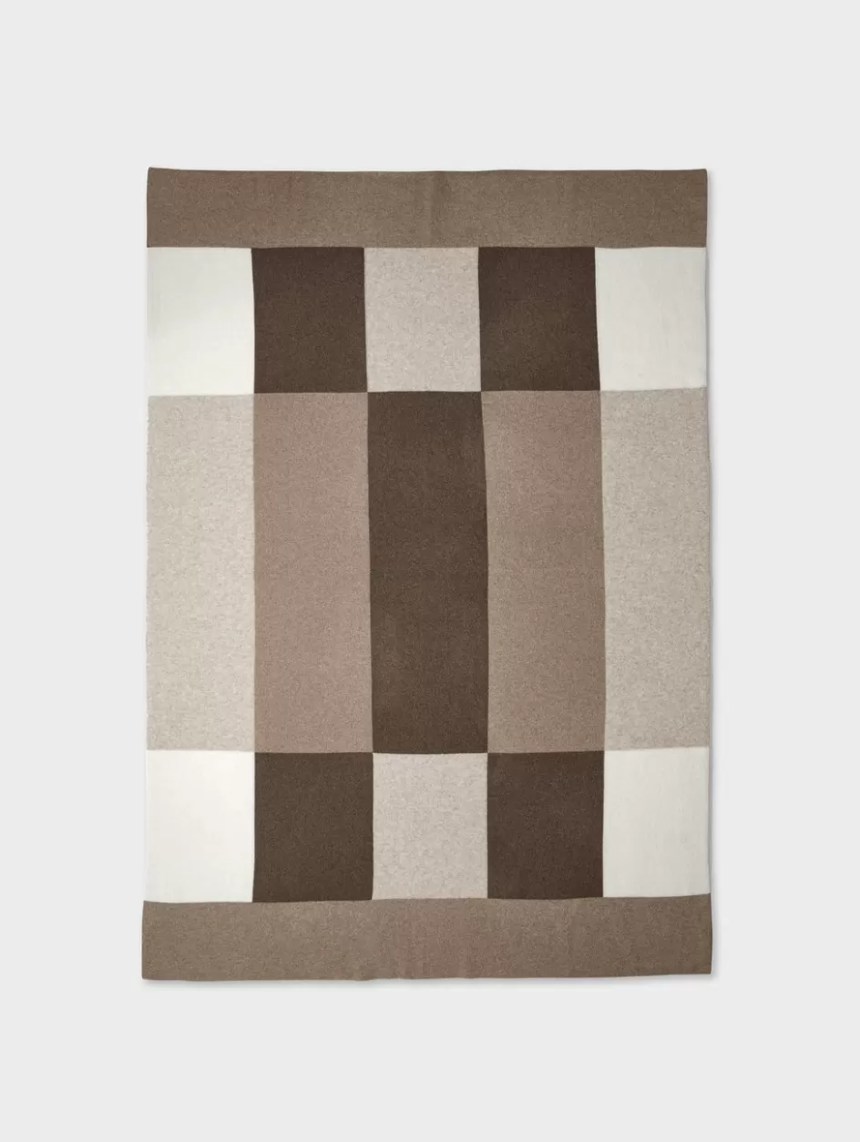 White + Warren Lounge-cashmere blanket